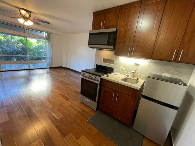 Photo - Queen Emma Gardens! Prince Tower! 1st floor Studio unit available now!