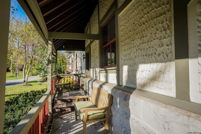 Photo - 10 Carriage House Ln