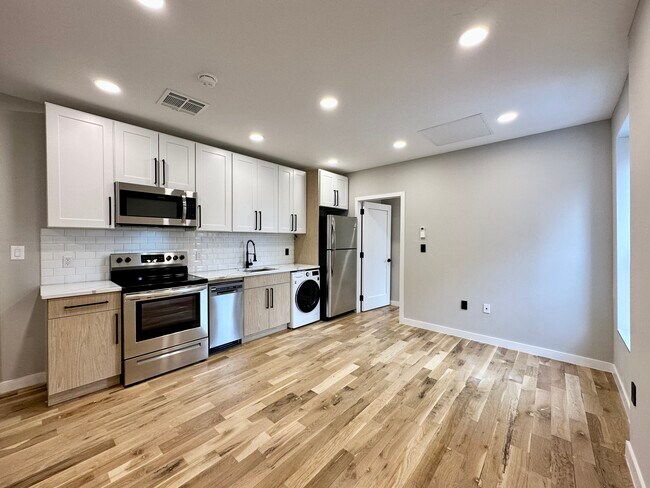 Photo - 555 E 137th St Apartment Unit PH2