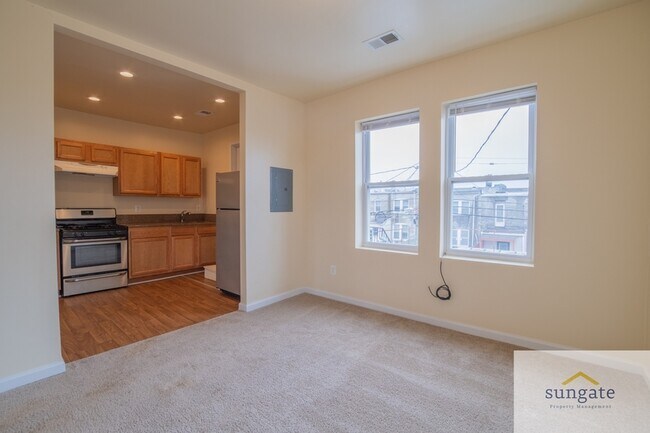 Photo - 2435 W Lafayette Ave Unidad 2 -