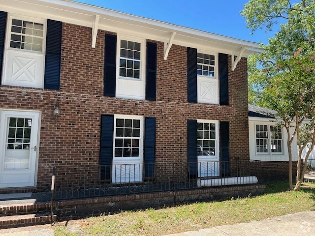 Front of House - 5918 Woodside Ave Rental