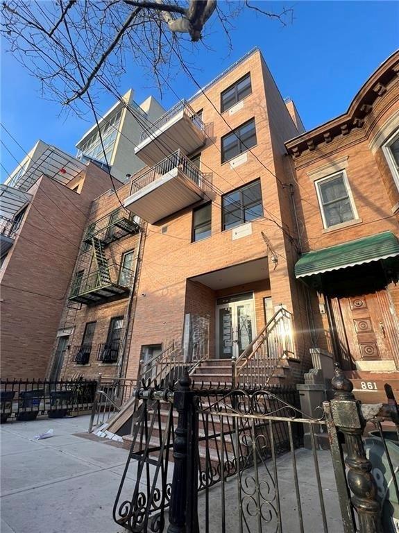 Building Photo - 859 57th St Unit 3A