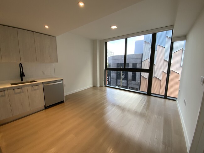 Building Photo - 142 NW 31st St Unit A5 Rental