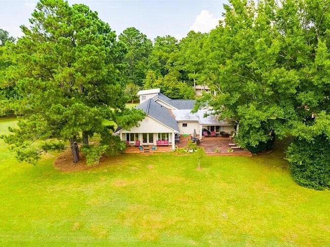 Photo - 2760 Louisville Rd