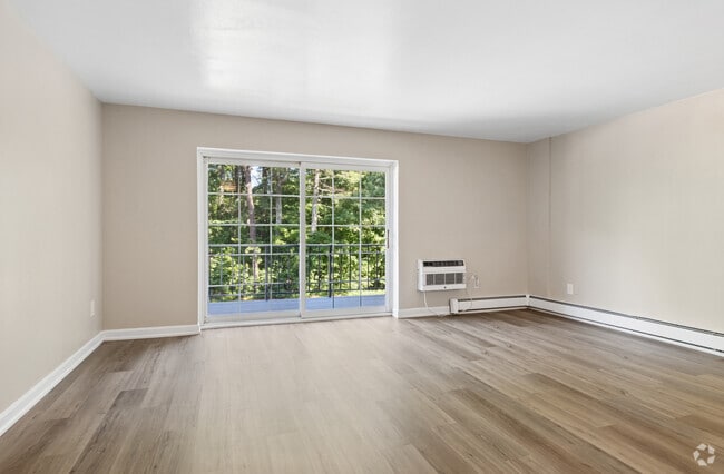 2BR, 1BA - 950SF - Living Room - Glen Meadow Apartments