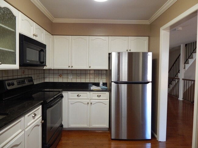 Photo - Fabulous TH with Garage! Great Location!