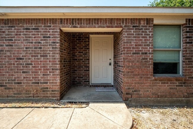 121 Cliff Height Cir