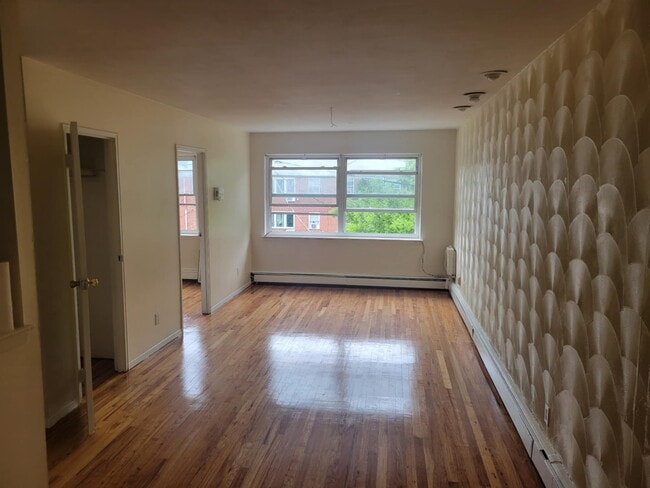 Building Photo - 3019 70th St Unit 3 Rental