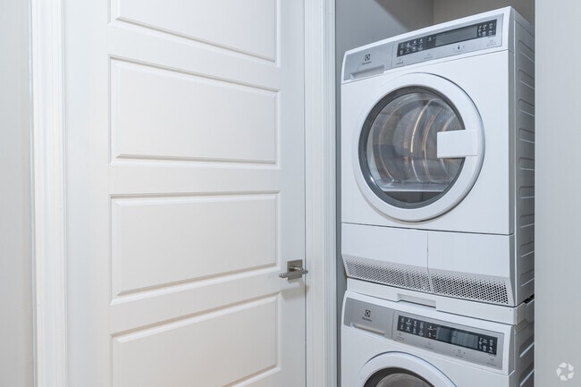 3BR, 2BA - 1,175SF - In-Unit Laundry