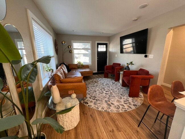 Photo - 3326 Steele St