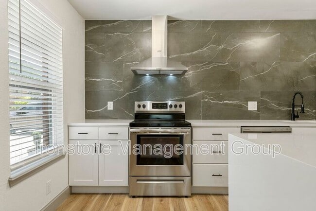 Photo - 3711 S Indianapolis Ave