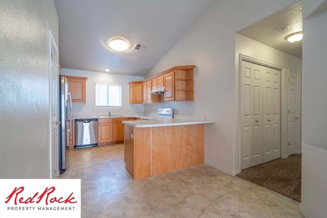 Building Photo - 3 Bed Home in Hurricane with a Fully Fence...