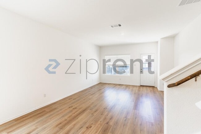 Photo - 500 Arnage Dr