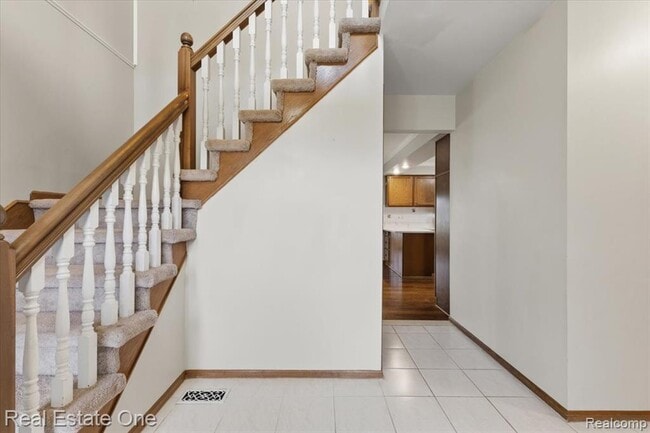 Photo - 720 Essex Dr