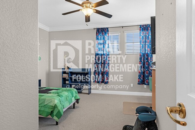 Fully furnished 5bd 3ba home in desirable Carmichael neighborhood - Fully furnished 5bd 3ba home in desirable Carmichael neighborhood