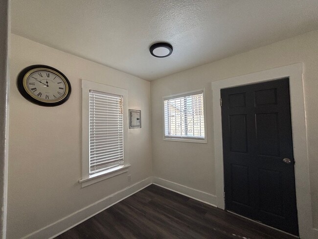 Photo - 1817 E 70th St Unidad 1817 1/4