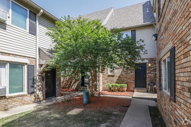 Patio - Parkwood Townhomes
