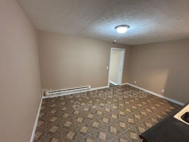 Photo - 829 Maple Ave