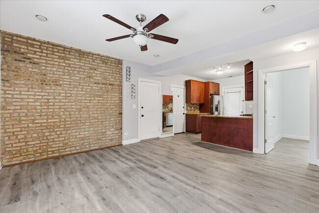 Photo - 2452 W Ardmore Ave Unit 1