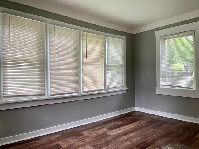 Darling 2 Bedroom 1 Bathroom Home in Minne... - Darling 2 Bedroom 1 Bathroom Home in Minne...