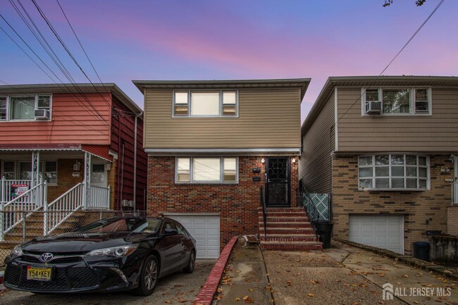 Building Photo - 360 Cator Ave Unit 2