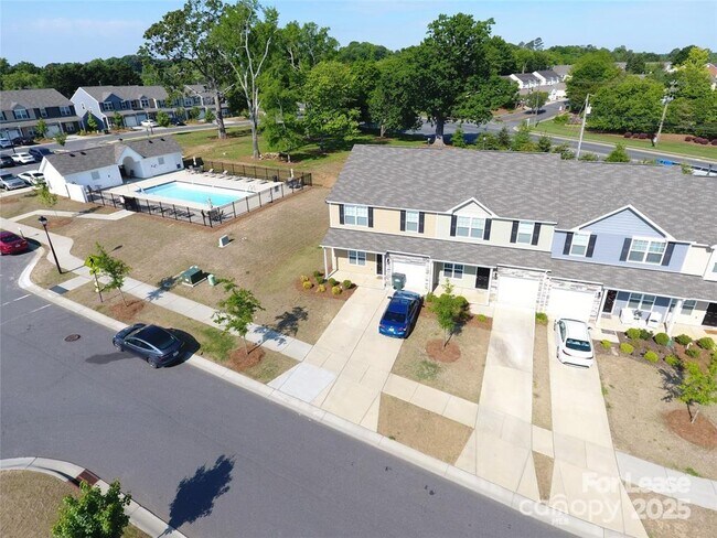 Photo - 5524 John McDowell Pl