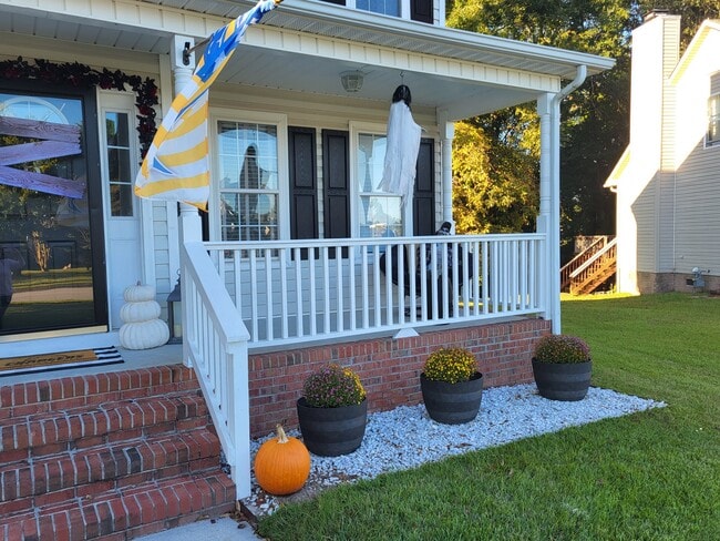 Photo - 220 Newport Drive