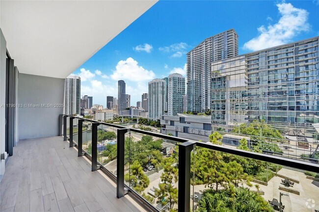 Building Photo - 88 SW 7th St Unit 1009 Rental