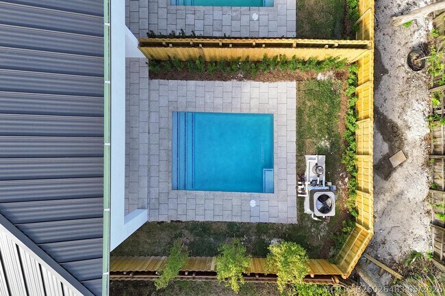 Photo - 604 SW 7th Ave