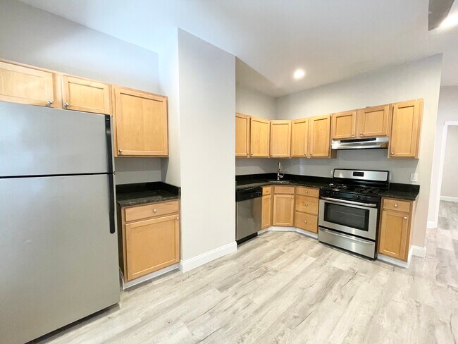 Building Photo - 174 Bolton St Unit 1