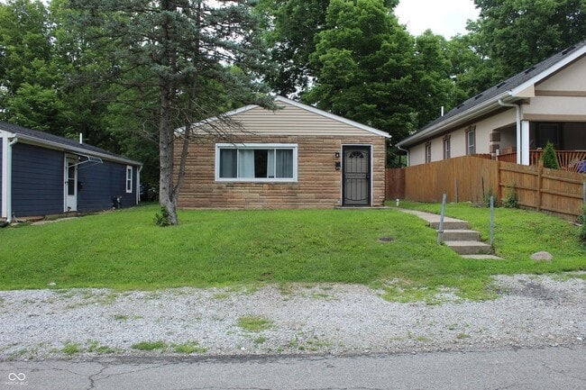 Photo - 3125 N Gladstone Ave