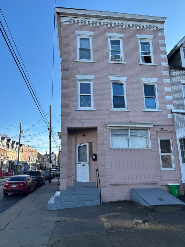 Building Photo - 1428 W Gordon St Unit 1R Rental