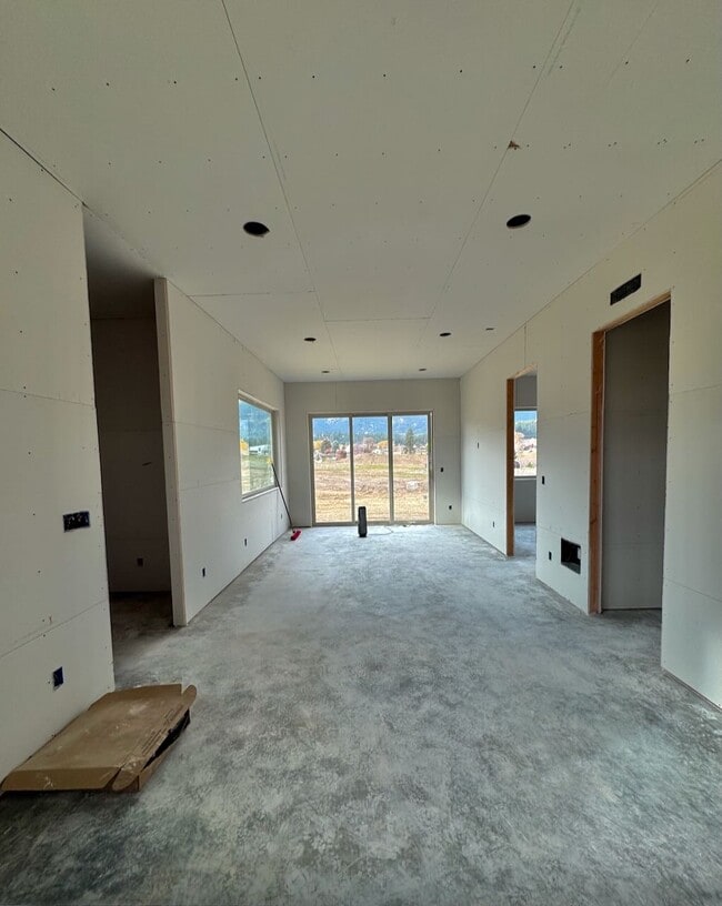 Photo - 1331 Roots Trl