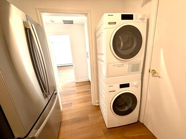 Photo - 521 N Oak St