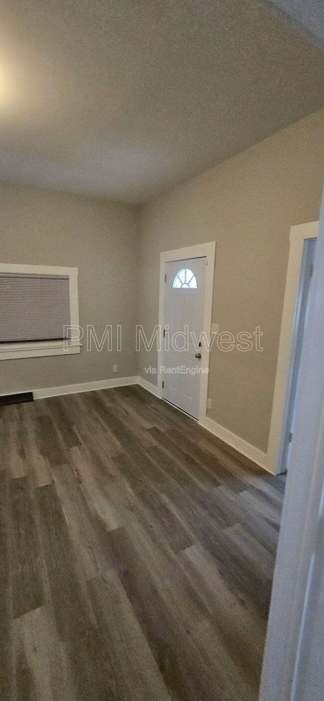 Photo - 2919 E New York St