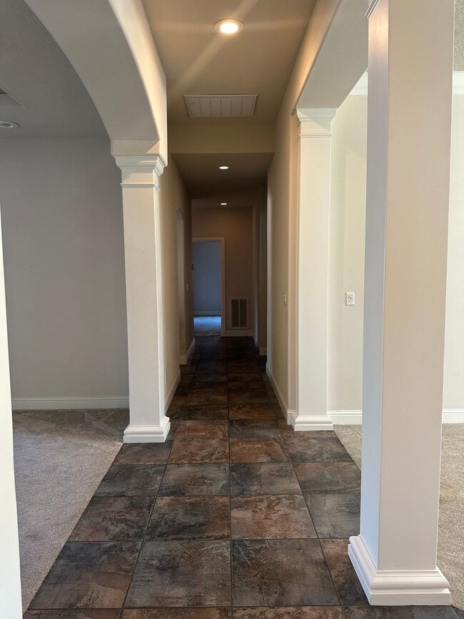 Photo - Located in the desirable Eagle Point Golf ...