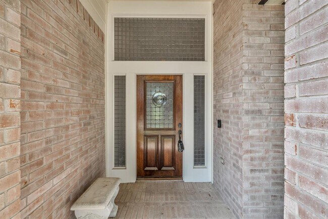 Photo - 6806 Thistle Hill Way