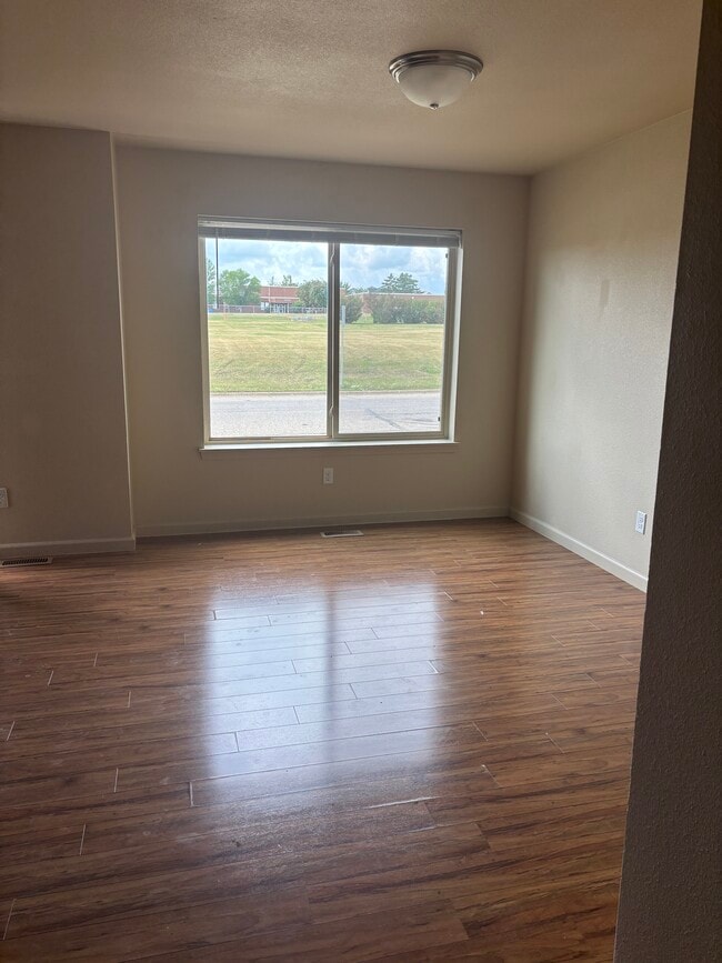 Photo - 2710 24th Ave W