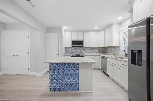 Photo - 712 White Hall Ln