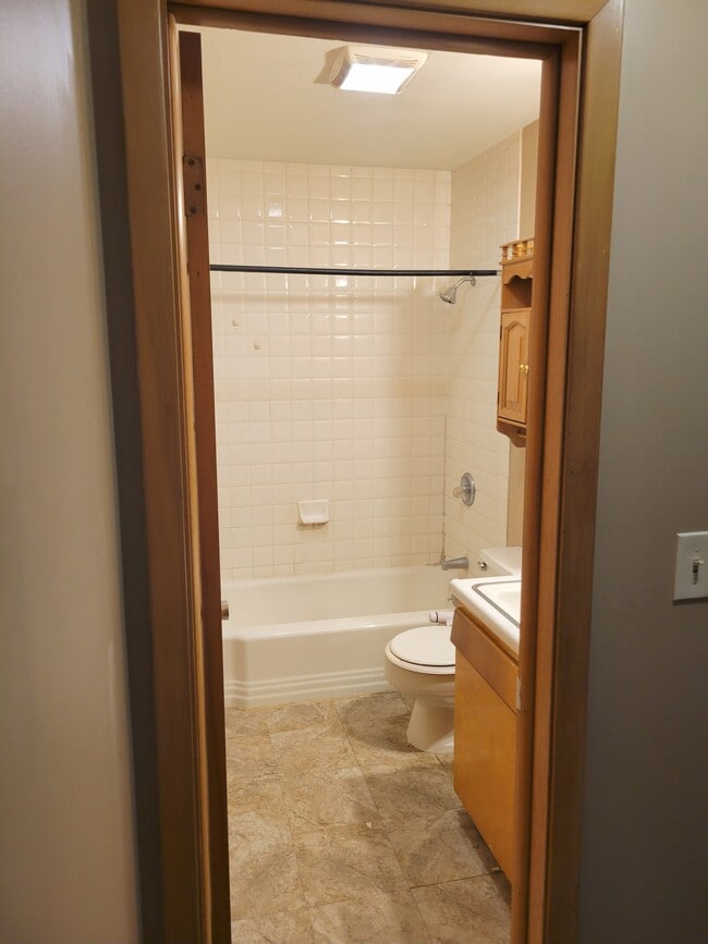 Photo - 6042 Adams St