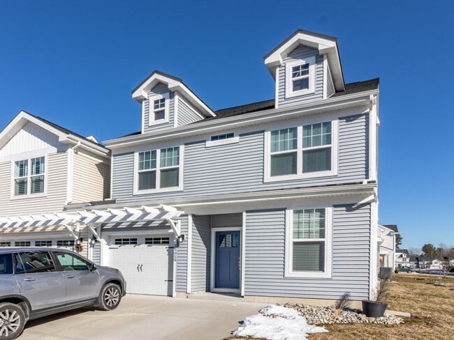Building Photo - Year round - Furnished Townhome - Frankford