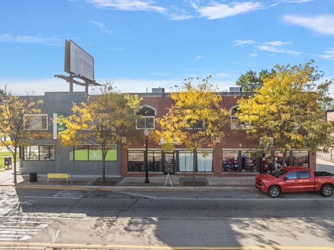 Building Photo - 747 W Nine Mile Rd Unit 3