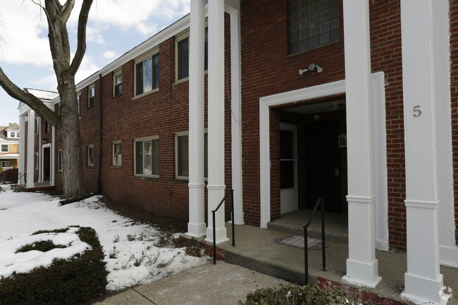 Photo - Bel Charlton