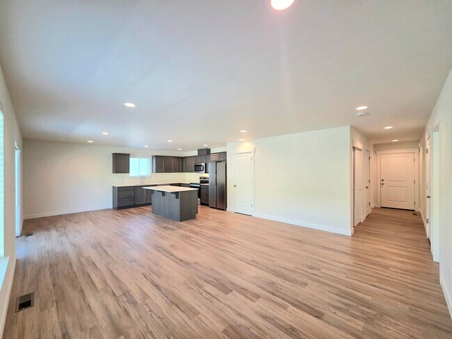 Photo - **New Construction** FOUR Bedroom House for Rent in Eastmont School District!