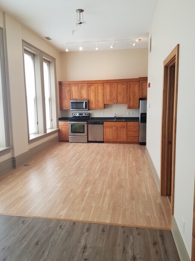 Kitchen - 537 W 2nd St