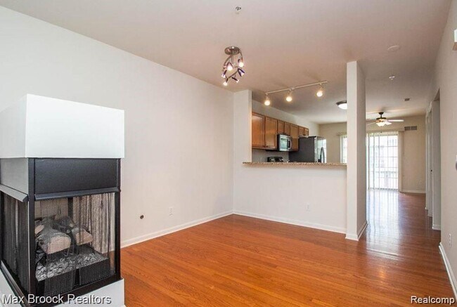 Photo - 1404 Raliegh Pl