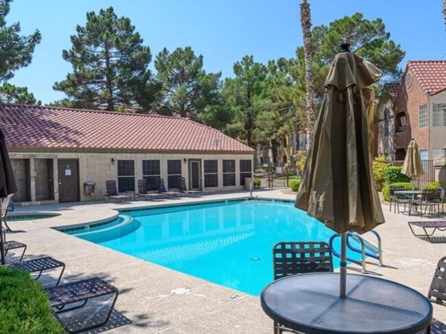 Photo - GUARD GATED / Canyon Gate Highly upgraded ... Unidad 2023