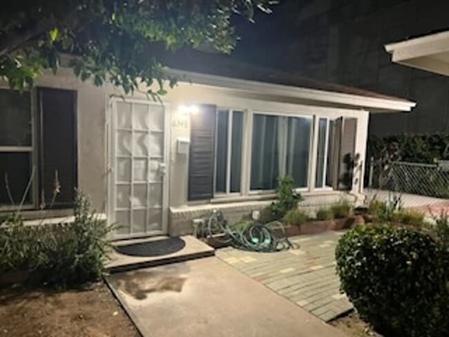 Charming 2 Bedroom Home with Private Garag... - Charming 2 Bedroom Home with Private Garag... Unidad 6348