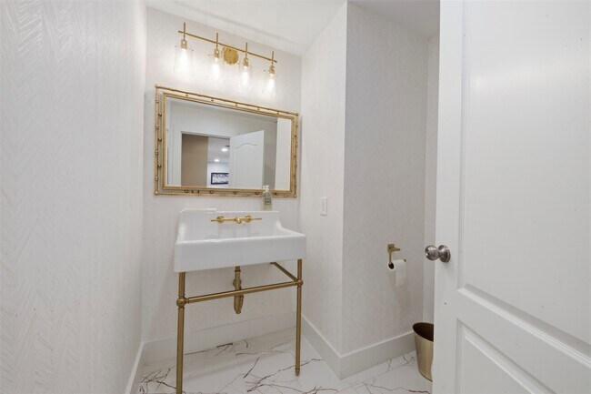 Photo - 121 N Post Oak Ln Unit 2203