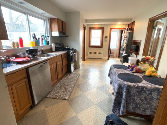 Photo - 204 Chiswick Rd